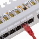 Patch panel 24 RJ45 Cat.6 UTP 1U blanco con peine - WT03200 - 04